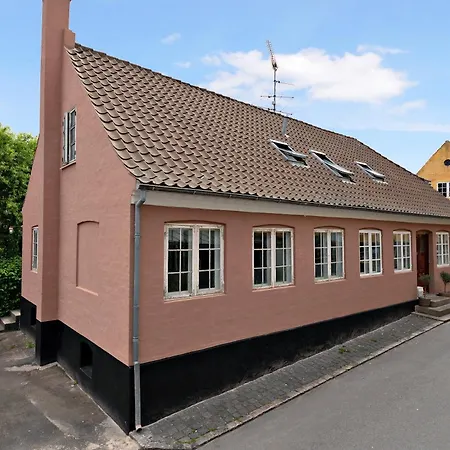 Cosy Unique House Near Harbour In Gudhjem