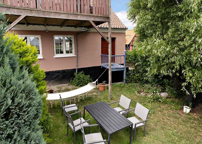 Cosy Unique House Near Harbour In Gudhjem